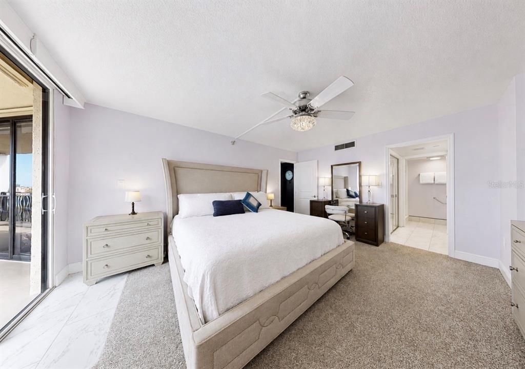 For Sale: $579,000 (2 beds, 2 baths, 1350 Square Feet)