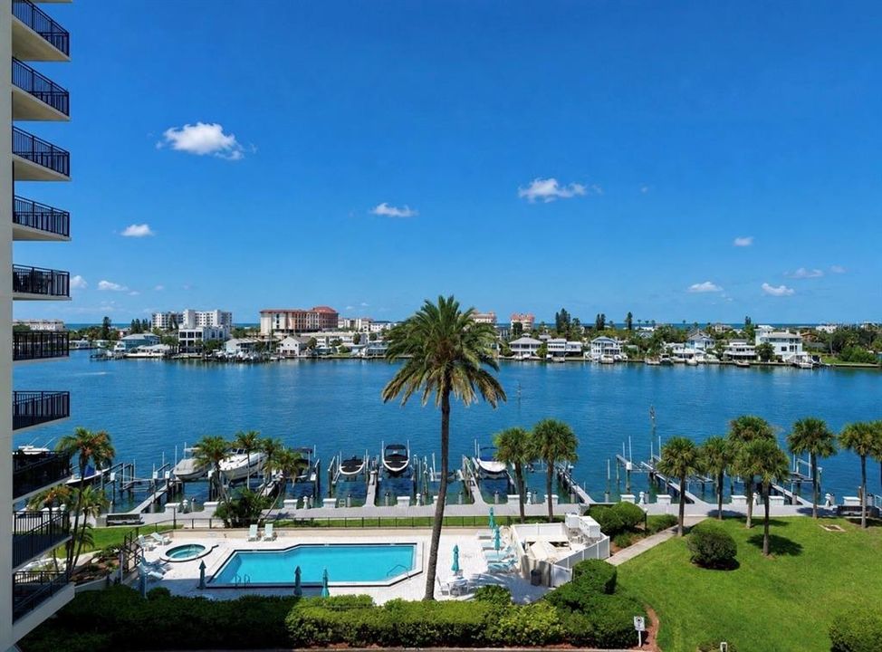 For Sale: $579,000 (2 beds, 2 baths, 1350 Square Feet)