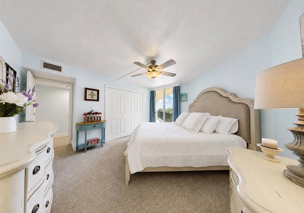 For Sale: $579,000 (2 beds, 2 baths, 1350 Square Feet)