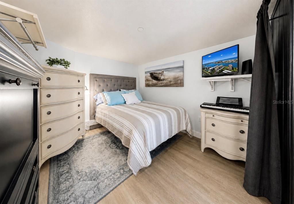 For Sale: $579,000 (2 beds, 2 baths, 1350 Square Feet)
