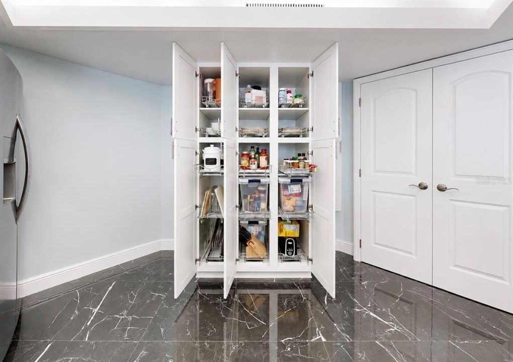 For Sale: $579,000 (2 beds, 2 baths, 1350 Square Feet)