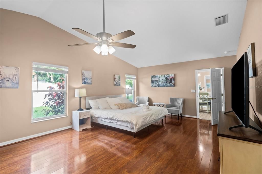 For Sale: $535,000 (5 beds, 3 baths, 2021 Square Feet)