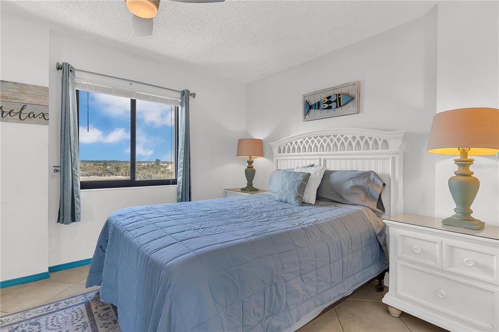 For Sale: $369,000 (2 beds, 2 baths, 720 Square Feet)