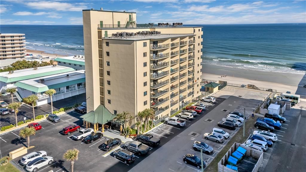 For Sale: $369,000 (2 beds, 2 baths, 720 Square Feet)