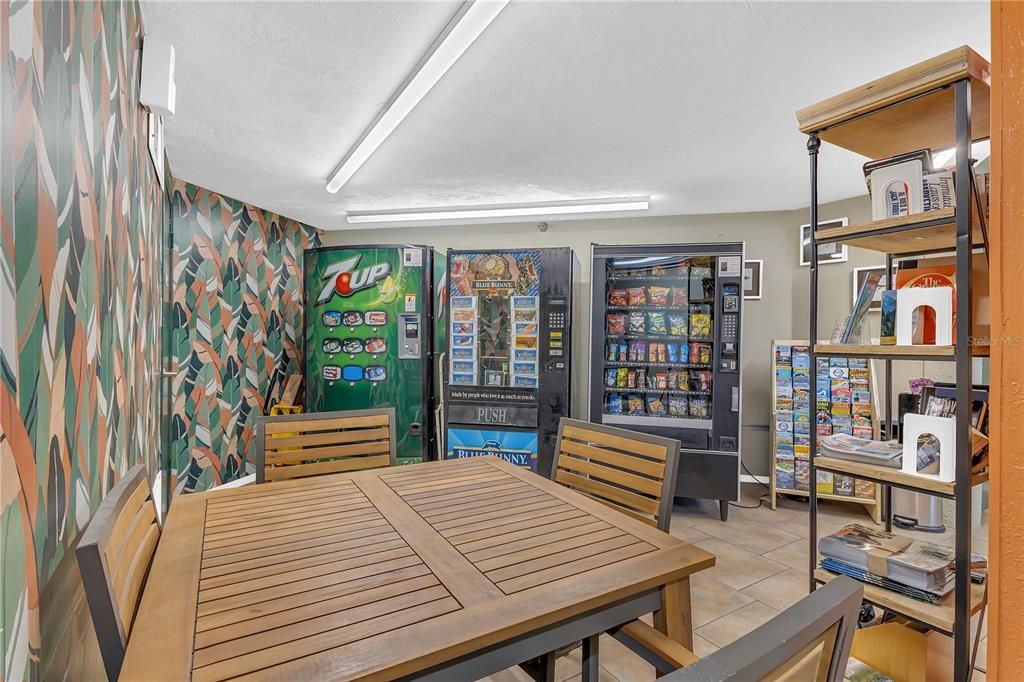 For Sale: $369,000 (2 beds, 2 baths, 720 Square Feet)