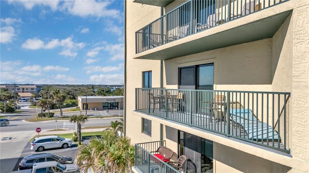 For Sale: $369,000 (2 beds, 2 baths, 720 Square Feet)