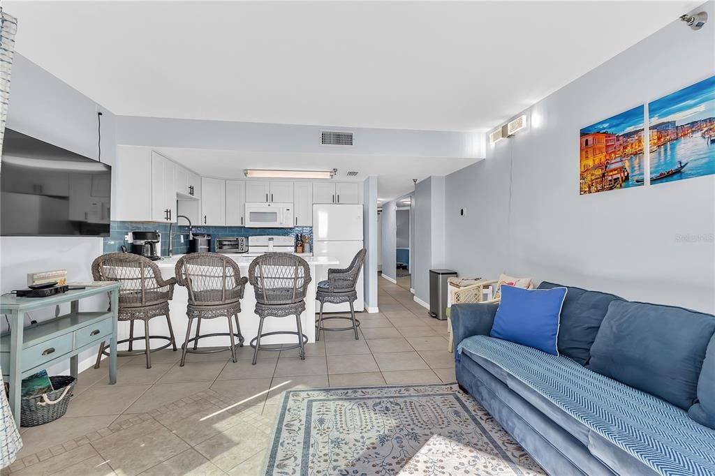 For Sale: $369,000 (2 beds, 2 baths, 720 Square Feet)