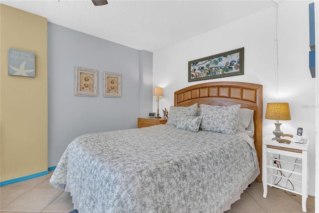 For Sale: $369,000 (2 beds, 2 baths, 720 Square Feet)