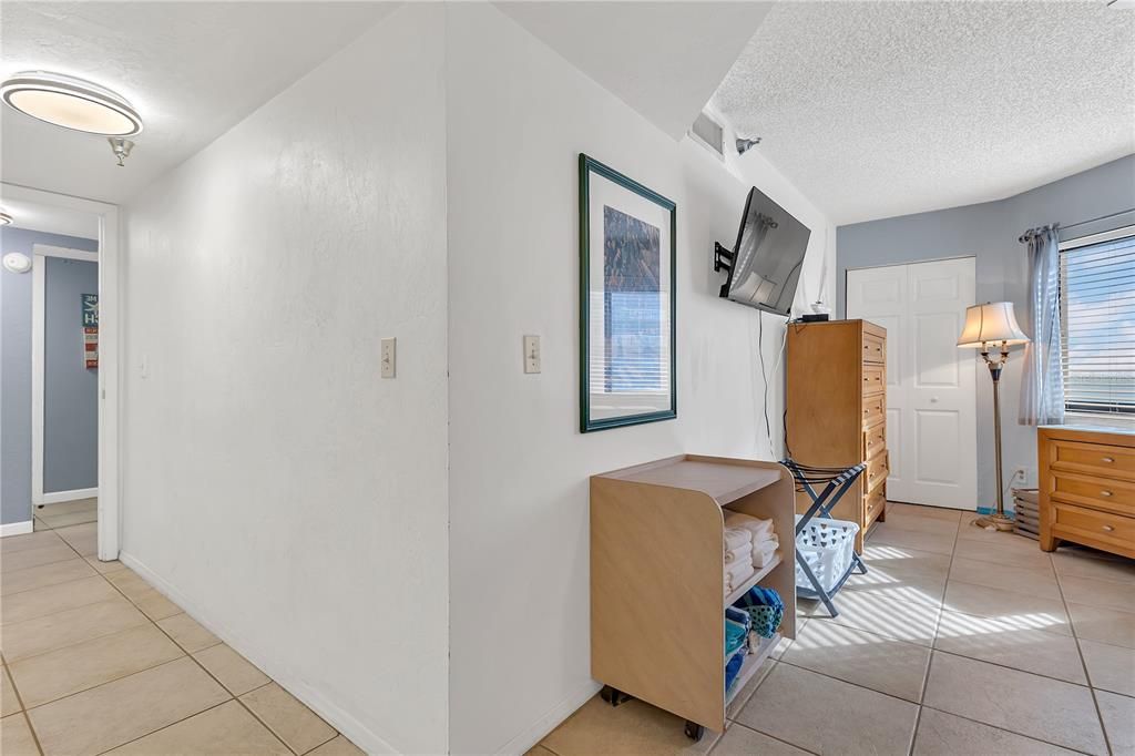 For Sale: $369,000 (2 beds, 2 baths, 720 Square Feet)