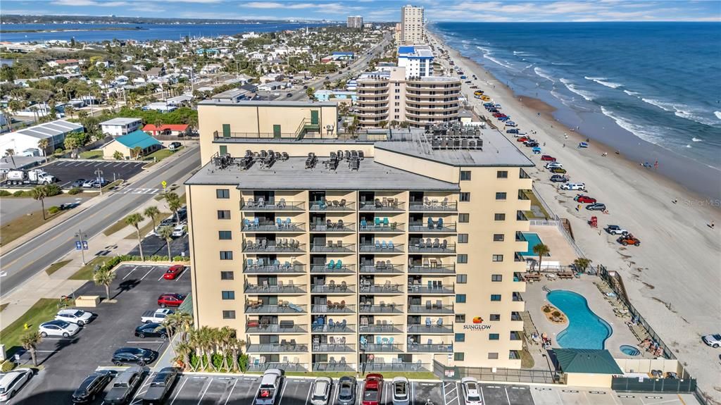 For Sale: $369,000 (2 beds, 2 baths, 720 Square Feet)