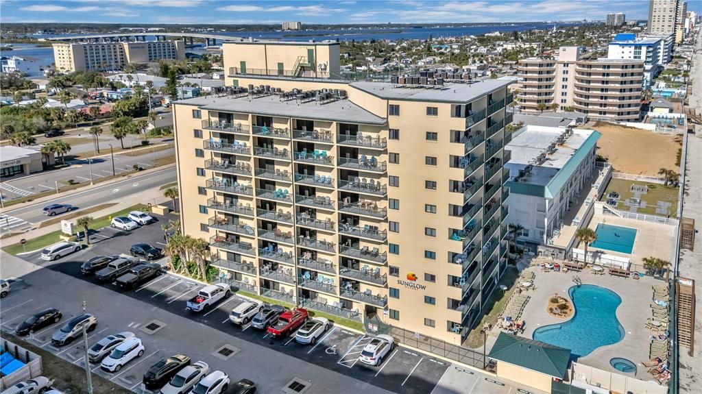 For Sale: $369,000 (2 beds, 2 baths, 720 Square Feet)