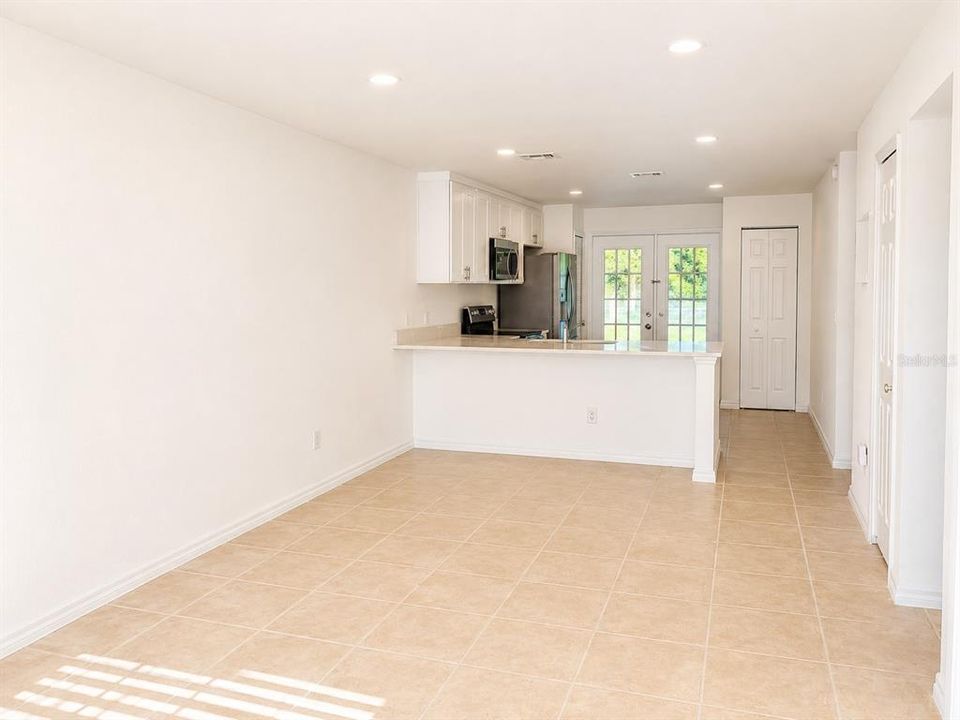For Rent: $1,950 (3 beds, 2 baths, 1388 Square Feet)