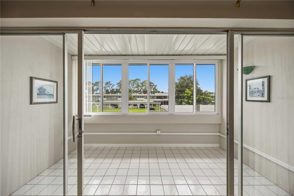 For Sale: $85,900 (2 beds, 2 baths, 919 Square Feet)