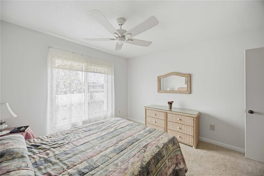 For Sale: $85,900 (2 beds, 2 baths, 919 Square Feet)