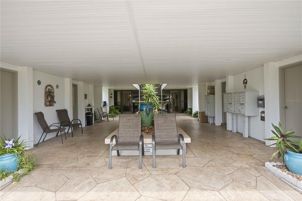 For Sale: $85,900 (2 beds, 2 baths, 919 Square Feet)