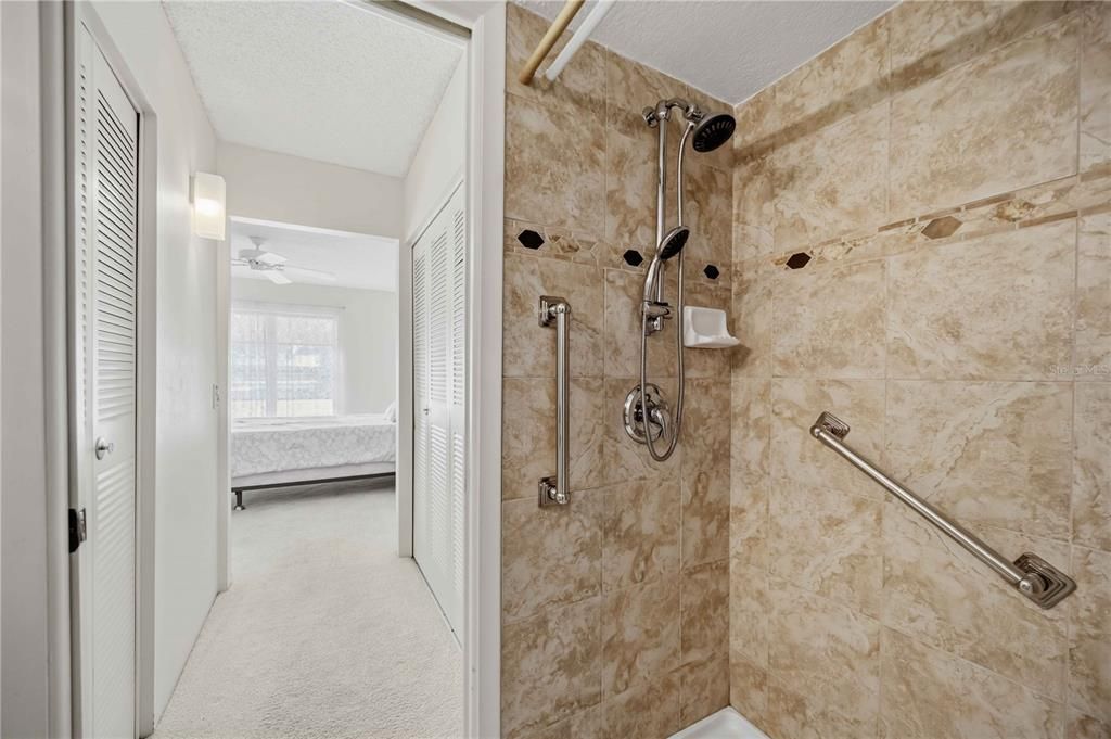 For Sale: $85,900 (2 beds, 2 baths, 919 Square Feet)