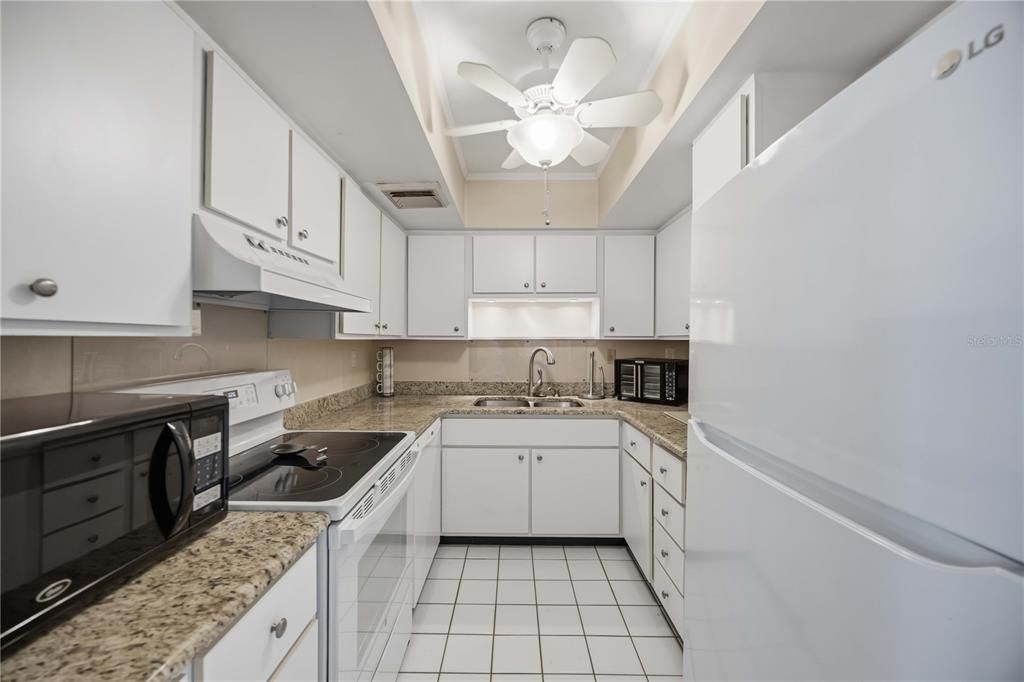 For Sale: $85,900 (2 beds, 2 baths, 919 Square Feet)