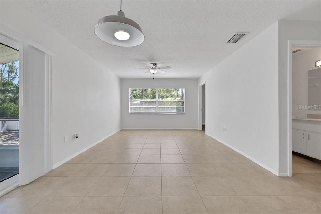 For Sale: $139,000 (2 beds, 2 baths, 1148 Square Feet)
