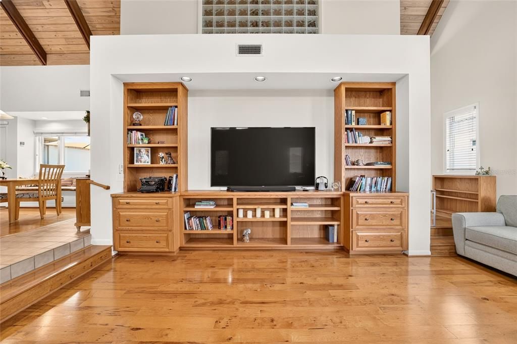 For Sale: $795,000 (3 beds, 2 baths, 2506 Square Feet)