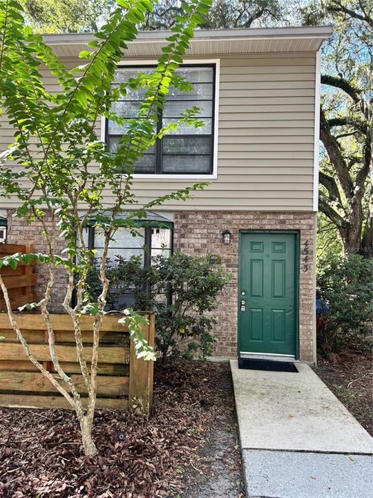 For Sale: $159,000 (2 beds, 2 baths, 995 Square Feet)