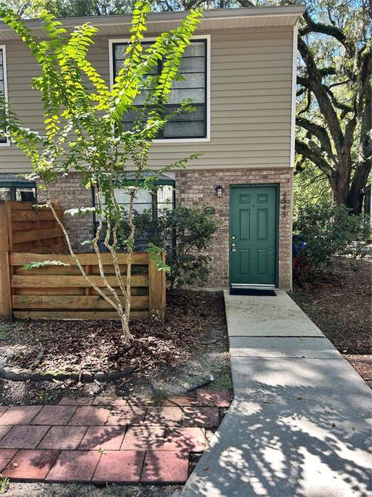 For Sale: $159,000 (2 beds, 2 baths, 995 Square Feet)