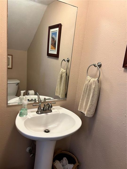 For Sale: $159,000 (2 beds, 2 baths, 995 Square Feet)