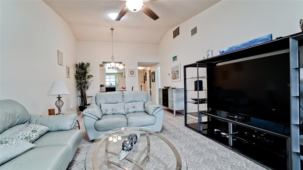 For Sale: $209,000 (2 beds, 2 baths, 1068 Square Feet)