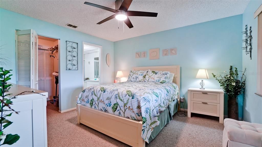 For Sale: $209,000 (2 beds, 2 baths, 1068 Square Feet)