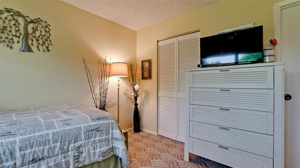 For Sale: $209,000 (2 beds, 2 baths, 1068 Square Feet)