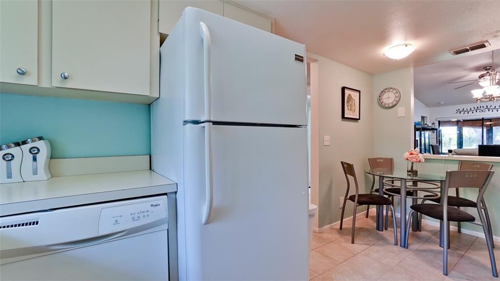 For Sale: $209,000 (2 beds, 2 baths, 1068 Square Feet)