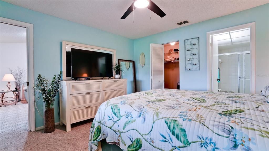 For Sale: $209,000 (2 beds, 2 baths, 1068 Square Feet)