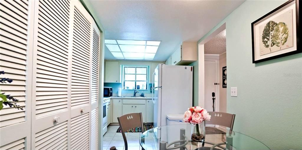 For Sale: $209,000 (2 beds, 2 baths, 1068 Square Feet)
