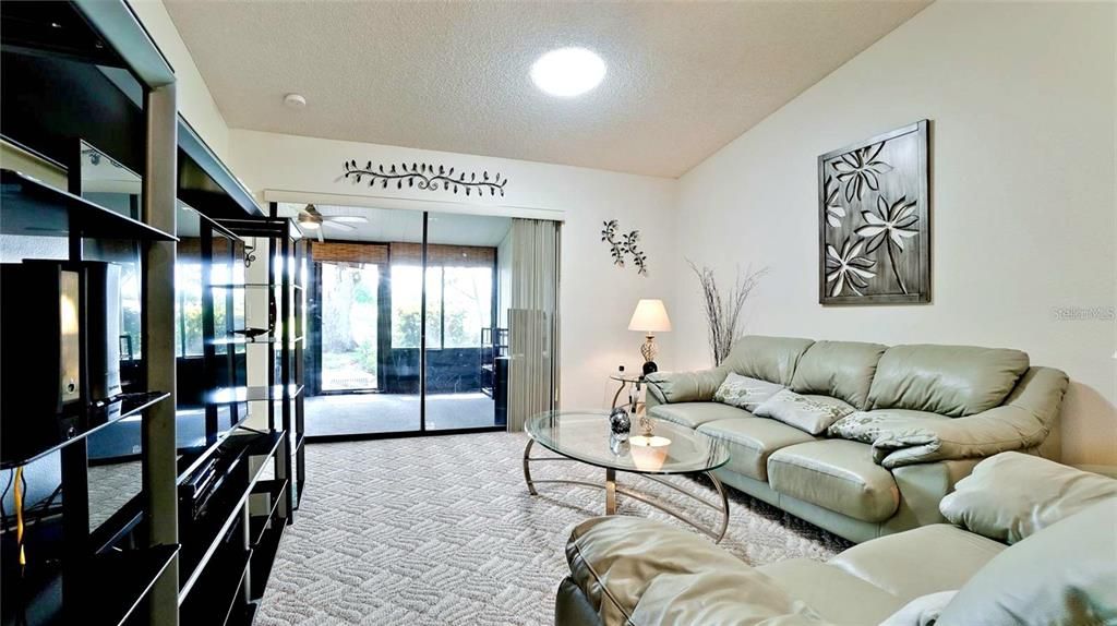 For Sale: $209,000 (2 beds, 2 baths, 1068 Square Feet)
