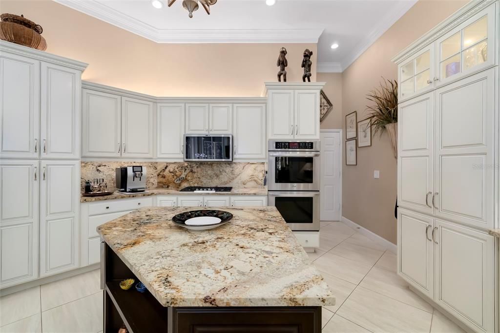For Sale: $1,695,000 (4 beds, 3 baths, 3272 Square Feet)