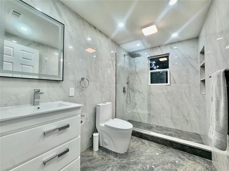 На продажу: $299,900 (3 спален, 1 ванн, 1440 Квадратных фут)