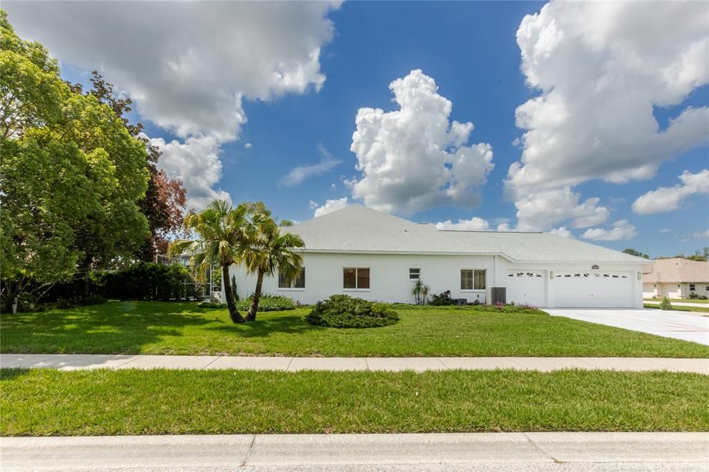 For Sale: $595,000 (4 beds, 3 baths, 2727 Square Feet)