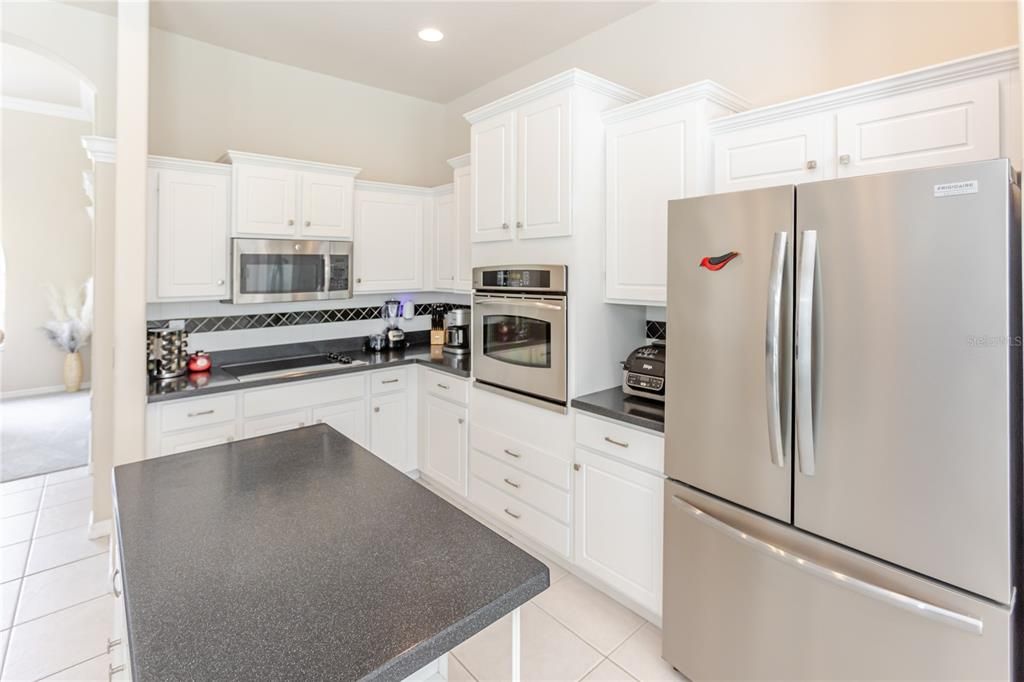 For Sale: $595,000 (4 beds, 3 baths, 2727 Square Feet)