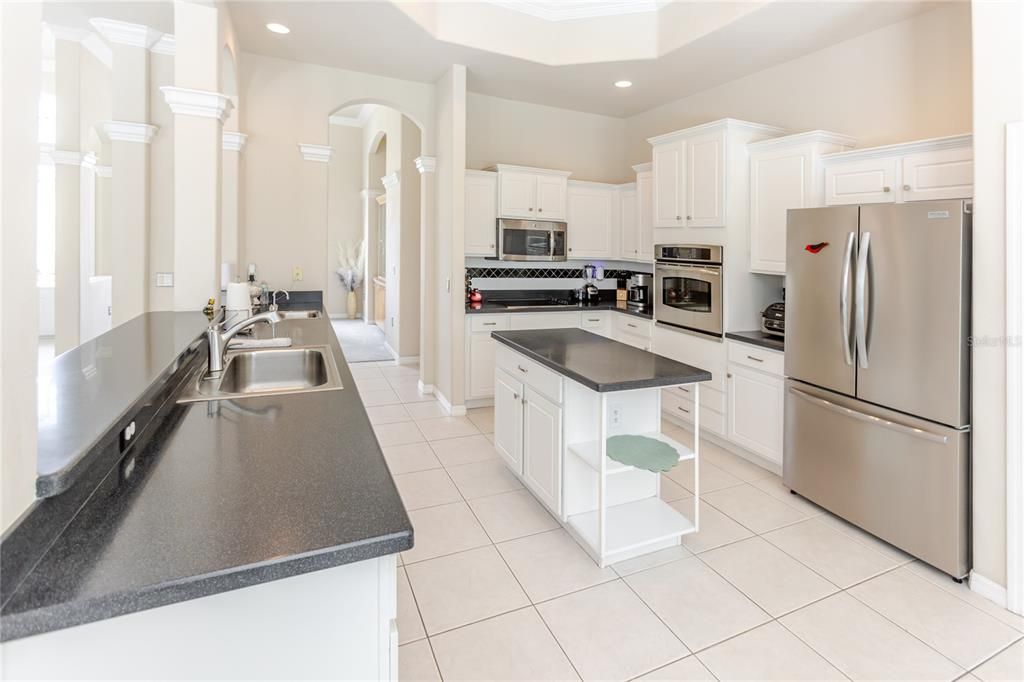 For Sale: $595,000 (4 beds, 3 baths, 2727 Square Feet)
