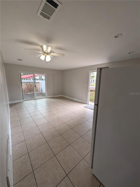 For Rent: $1,200 (2 beds, 1 baths, 777 Square Feet)