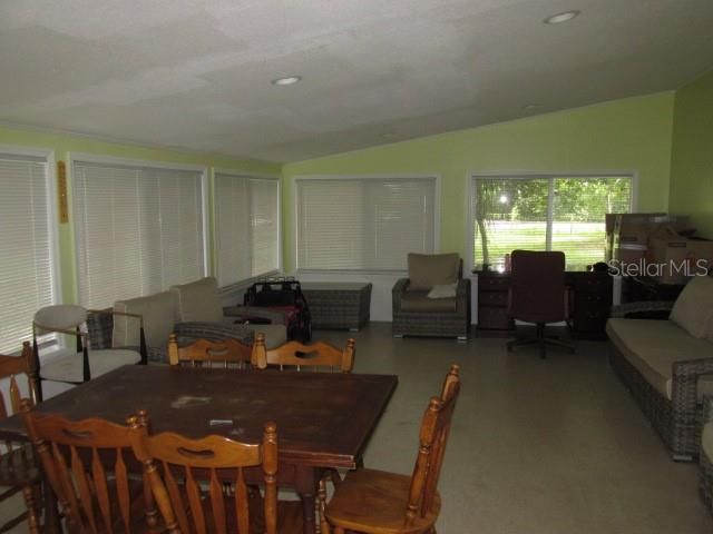 For Rent: $2,200 (3 beds, 1 baths, 1228 Square Feet)
