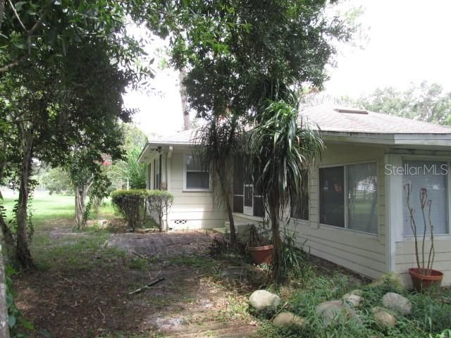 For Rent: $2,200 (3 beds, 1 baths, 1228 Square Feet)