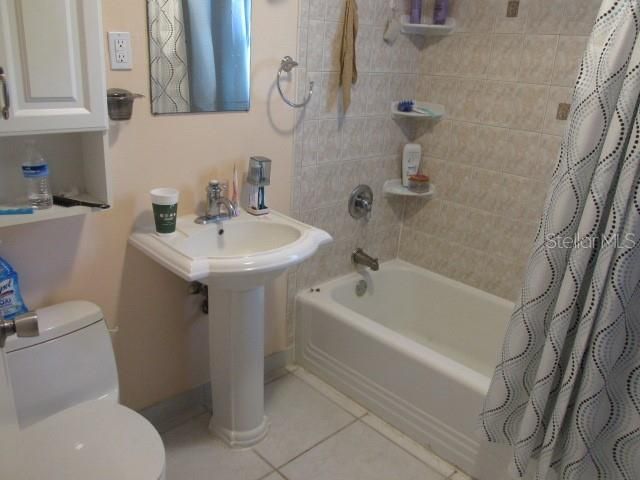 For Rent: $2,200 (3 beds, 1 baths, 1228 Square Feet)