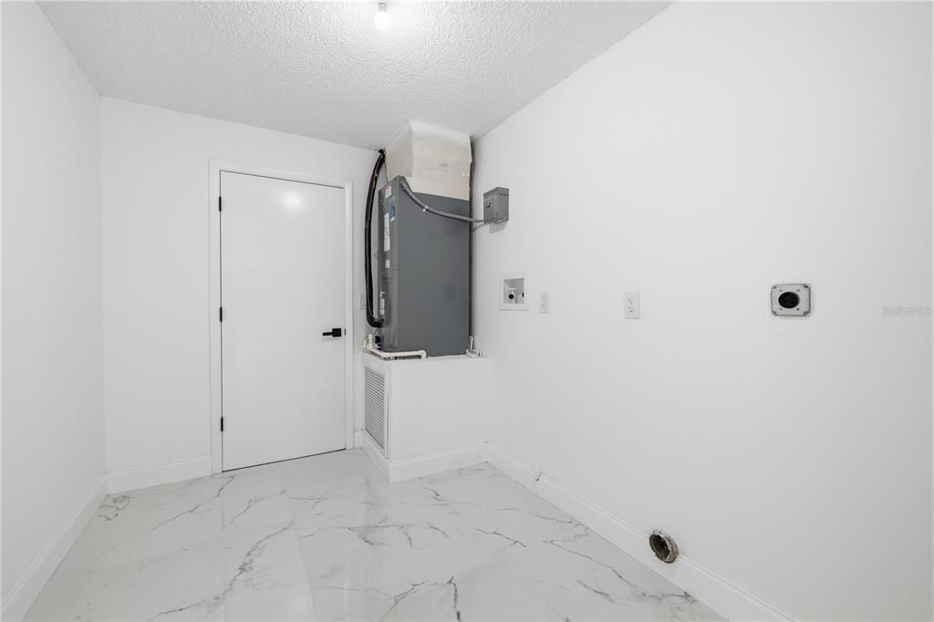 For Sale: $599,000 (3 beds, 2 baths, 1763 Square Feet)