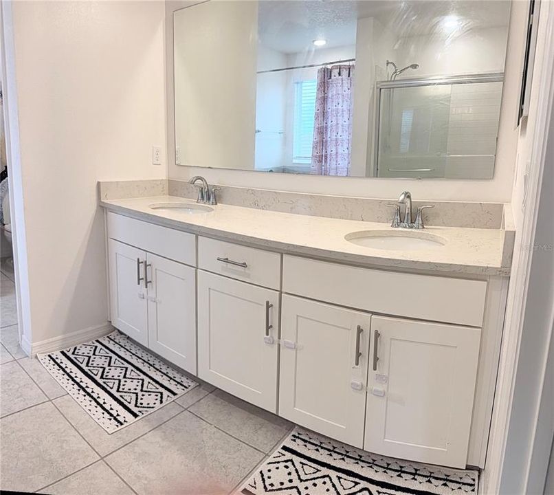 En Venta: $520,000 (4 camas, 2 baños, 3078 Pies cuadrados)