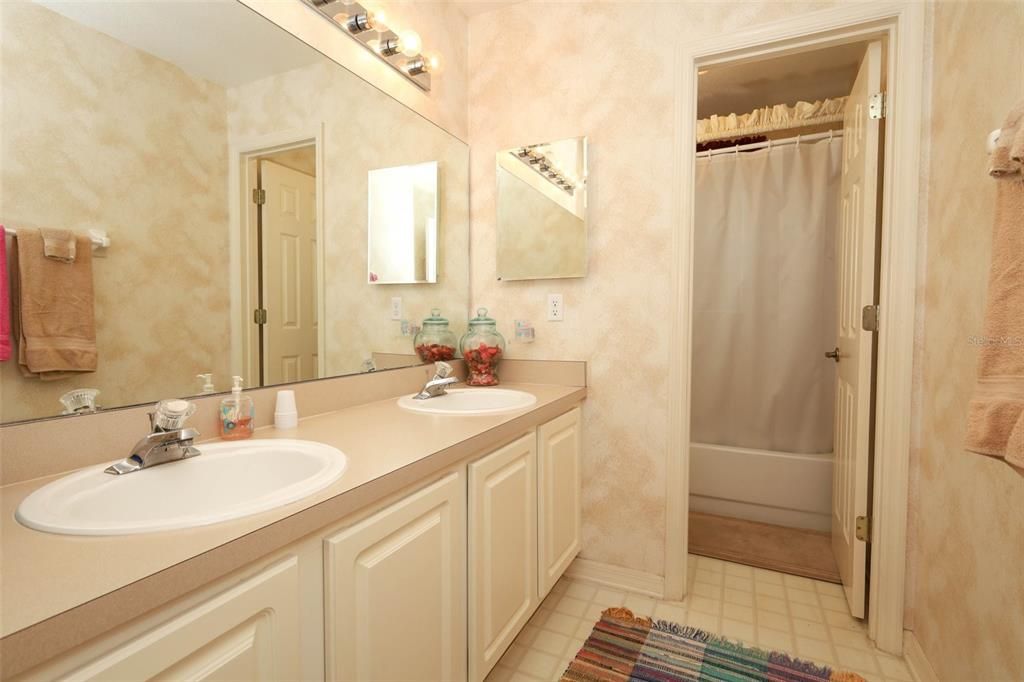 For Sale: $520,000 (4 beds, 2 baths, 2487 Square Feet)