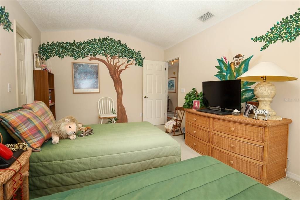 For Sale: $520,000 (4 beds, 2 baths, 2487 Square Feet)