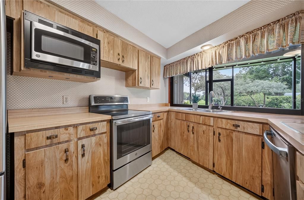 En Venta: $539,900 (4 camas, 2 baños, 2318 Pies cuadrados)