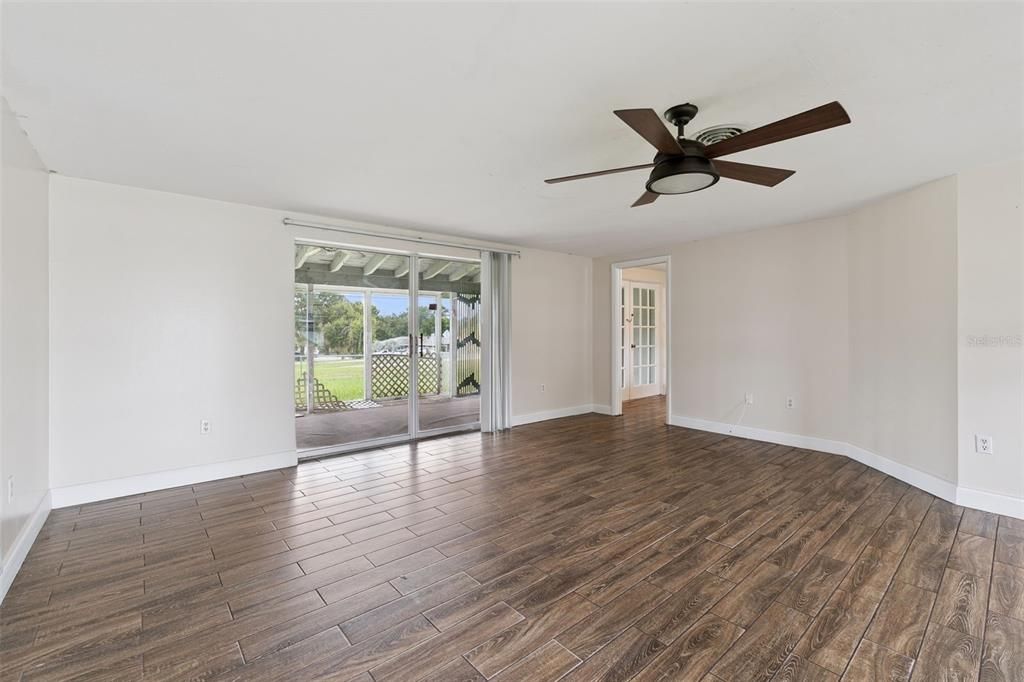 For Sale: $185,000 (3 beds, 2 baths, 1378 Square Feet)