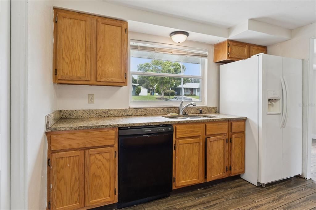For Sale: $185,000 (3 beds, 2 baths, 1378 Square Feet)