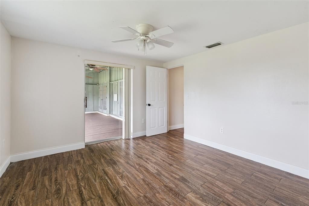 For Sale: $185,000 (3 beds, 2 baths, 1378 Square Feet)